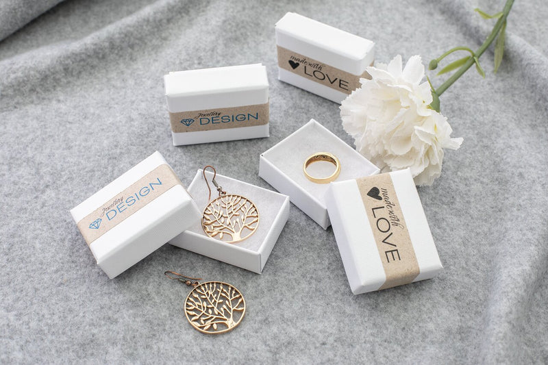 Print gift labels at home with your office printer and these special kraft labels from HERMA. They're sustainably made using the silphie plant